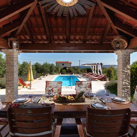 Villa Oliva Каштела Экстерьер фото