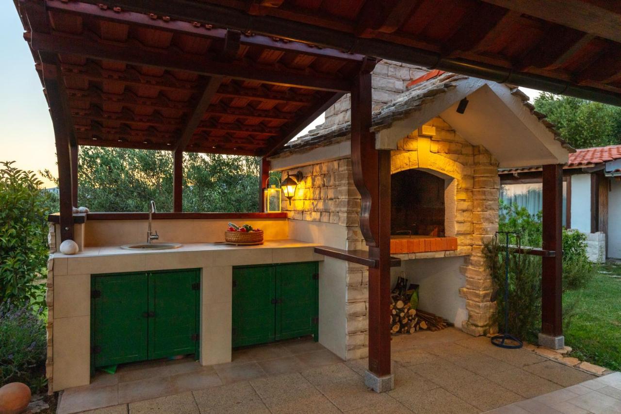 Villa Oliva Каштела Экстерьер фото