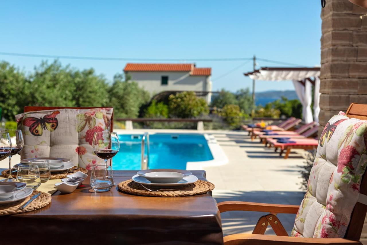 Villa Oliva Каштела Экстерьер фото